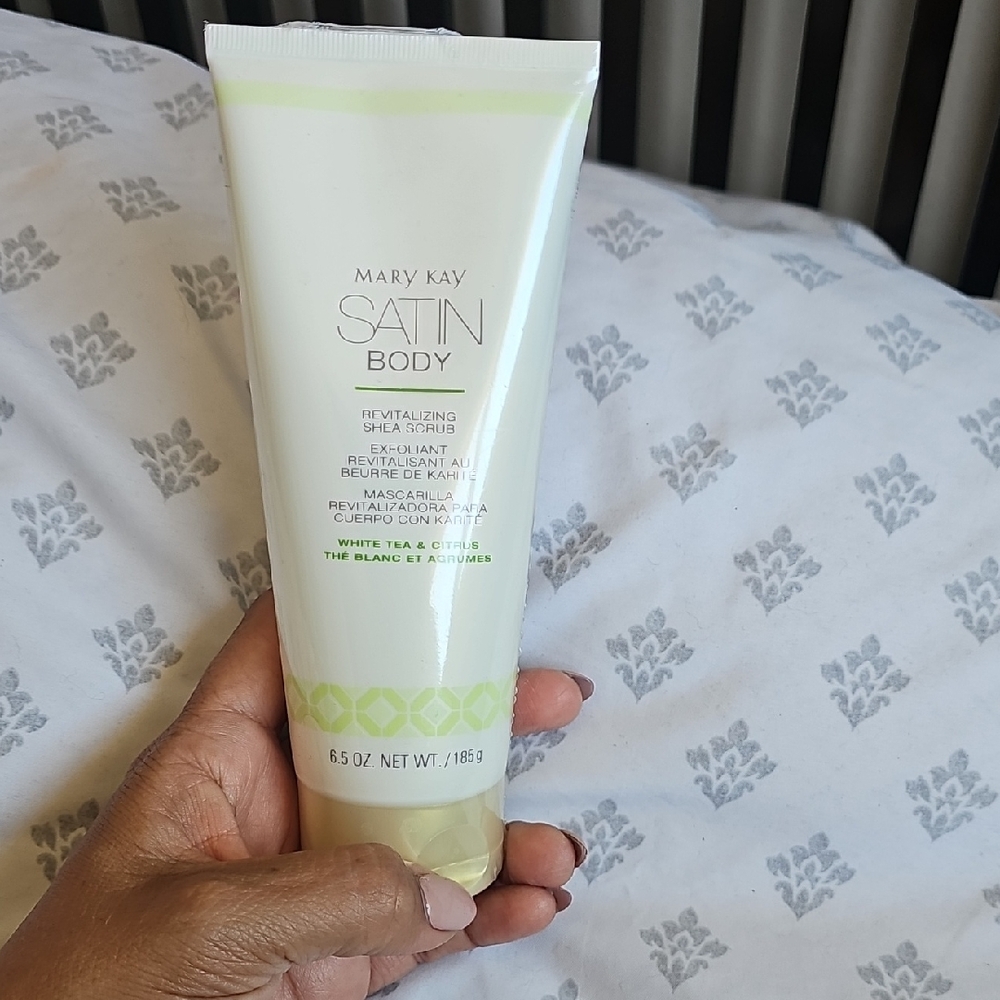 Mary Kay Satin Body Shea Scrub - Cream and Green